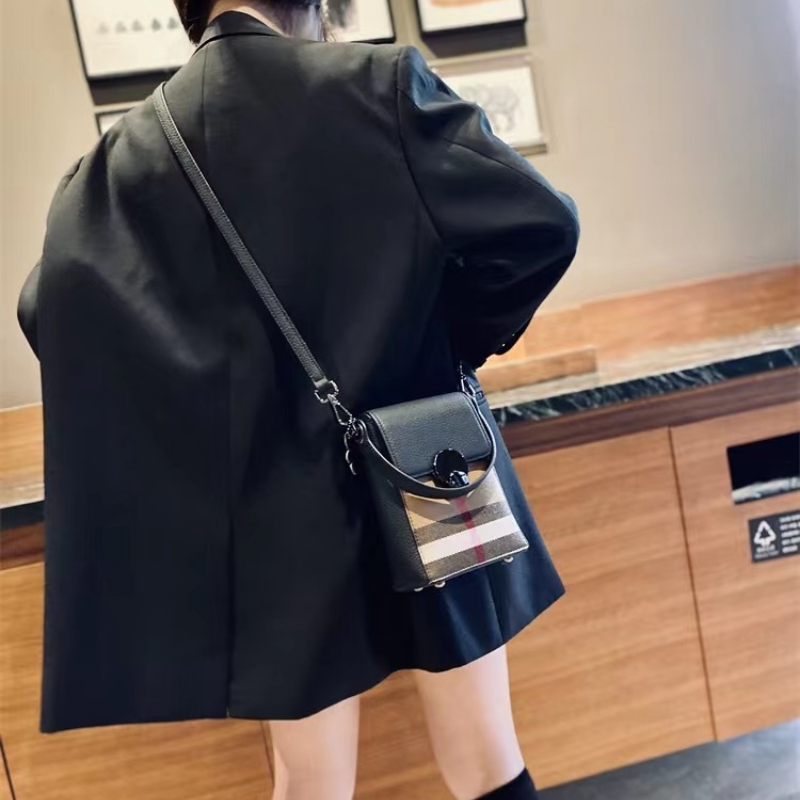 Elegant Striped Genuine Leather Shoulder Bag