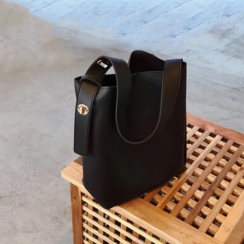 🌟 Elevate your style with this Fashion Flap Shoulder Bag! 🌟